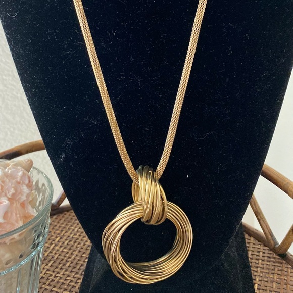 VINTAGE Gold Tone Circle Pendant Long Necklace - Picture 2 of 8